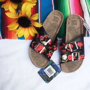 Rose Embroidered Sandals 🌹